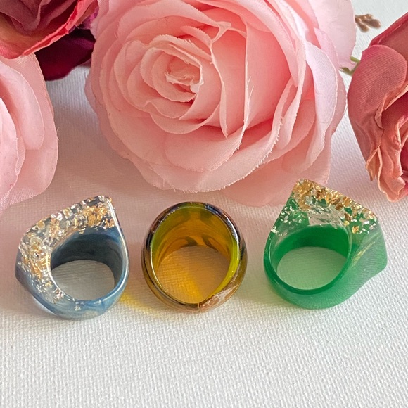 3 RETRO RESIN PLASTIC Costume Jewelry Dome And Square Rings - Picture 4 of 12
